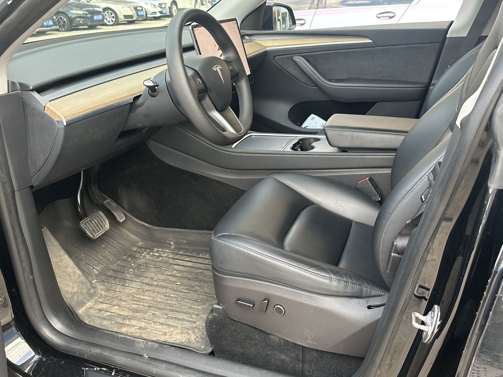 Tesla Model Y 2023 #10 Tesla Model Y 2023 car image #10