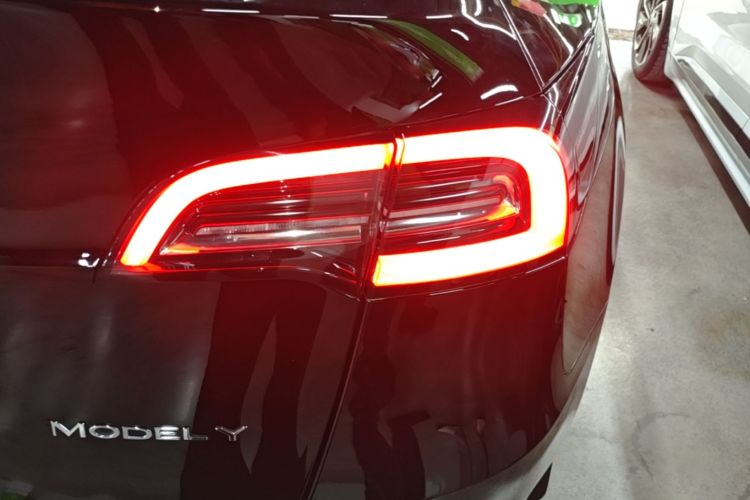 Tesla Model Y 2022 car image #8