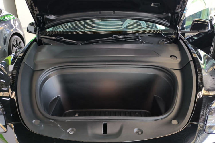 Tesla Model Y 2024 #20 Tesla Model Y 2024 car image #20