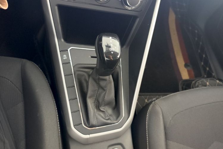 Volkswagen Polo 2021 car image #14