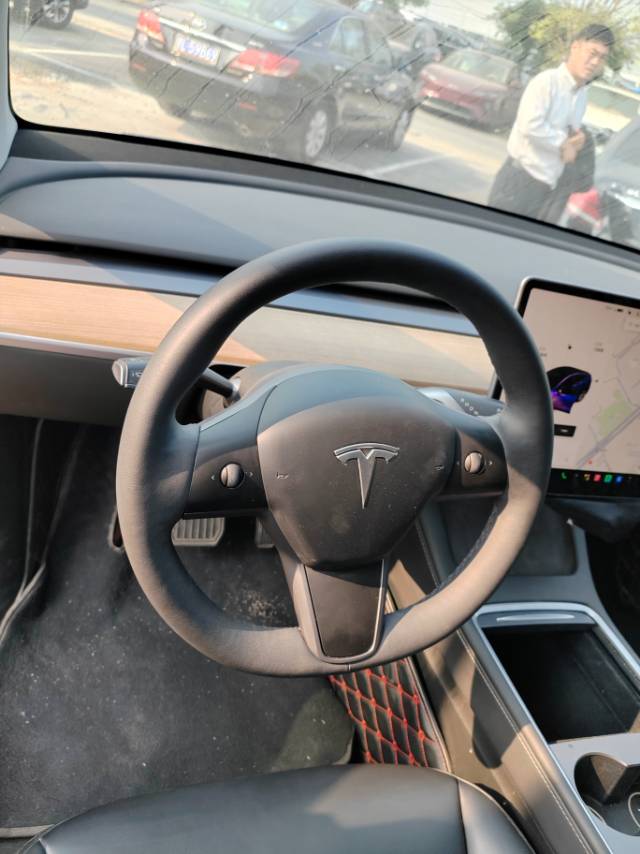 Tesla Model Y 2021 صورة سيارة #3