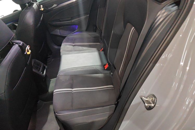 Volkswagen Golf 2023 car image #17