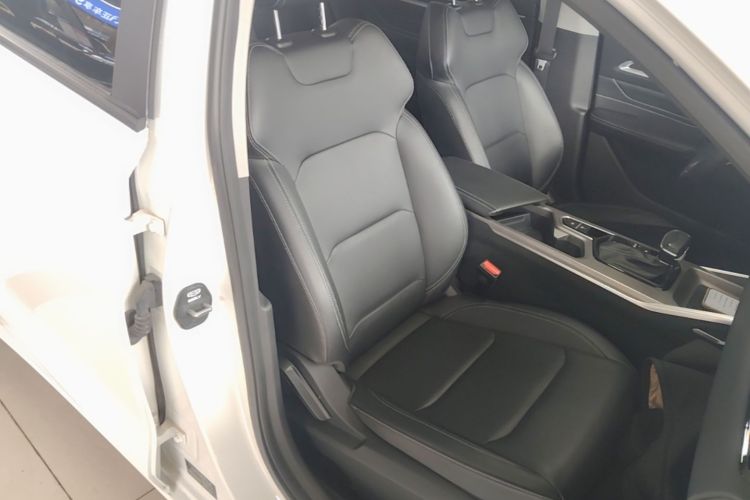 GEELY Emgrand 2024 car image #24