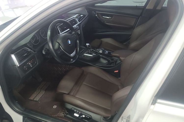 BMW 3 Series 2019 car image #15