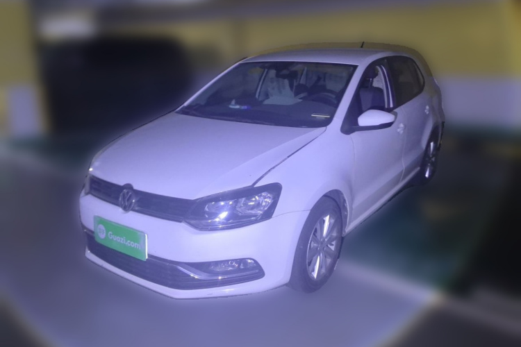 Volkswagen Polo 2015 car image #2