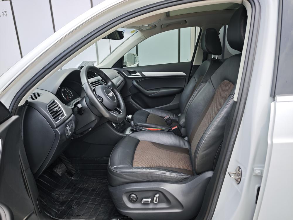 Audi Q3 2018 car image #18