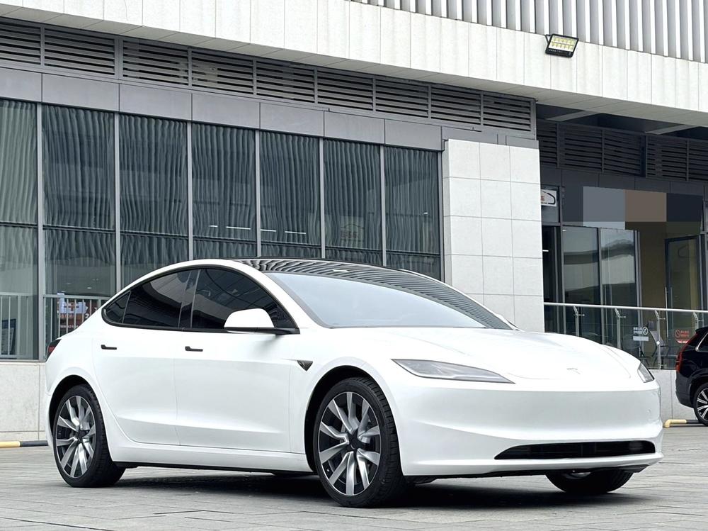 Tesla Model 3 2024 car image #3