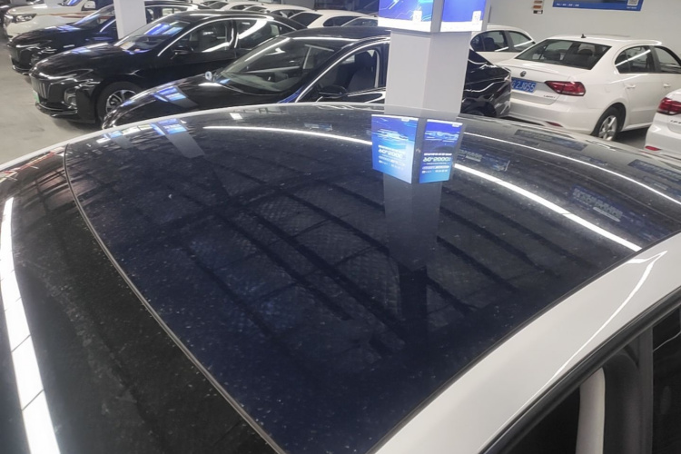 Tesla Model Y 2025 #25 Tesla Model Y 2025 immagine di auto #25