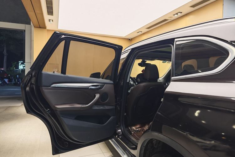 BMW X1 2018 car image #8