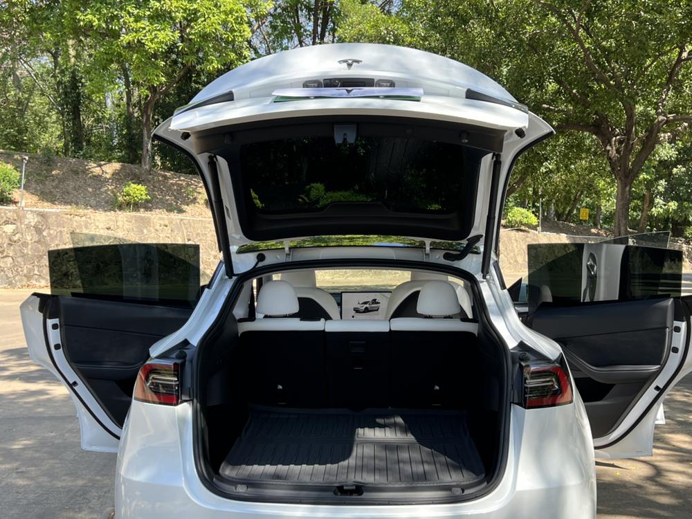 Tesla Model Y 2024 #9 Tesla Model Y 2024 car image #9