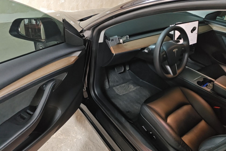 Tesla Model 3 2023 car image #16