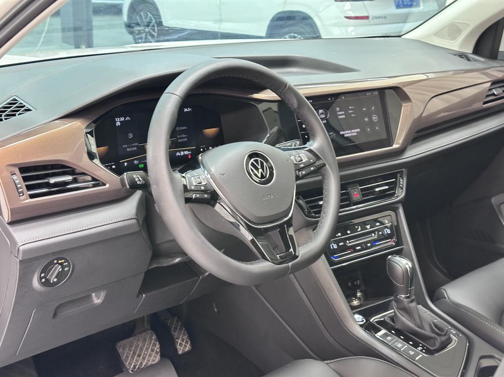 Volkswagen Tharu 2022 car image #12