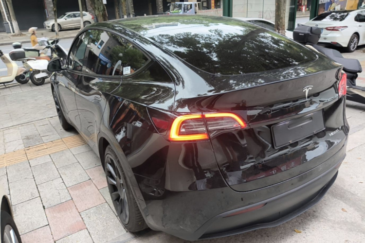 Tesla Model Y 2022 car image #5