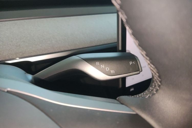 Tesla Model Y 2025 #14 Tesla Model Y 2025 car image #14