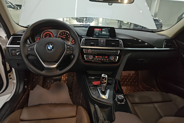 BMW 3 Series 2018 #10 BMW 3 Series 2018 car image #10