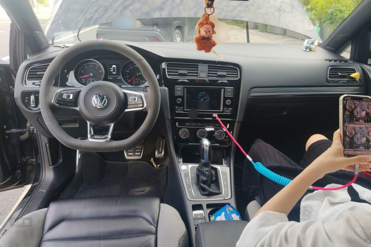 Volkswagen Golf 2018 car image #11