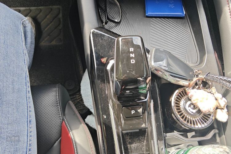 GEELY Coolray 2023 car image #16