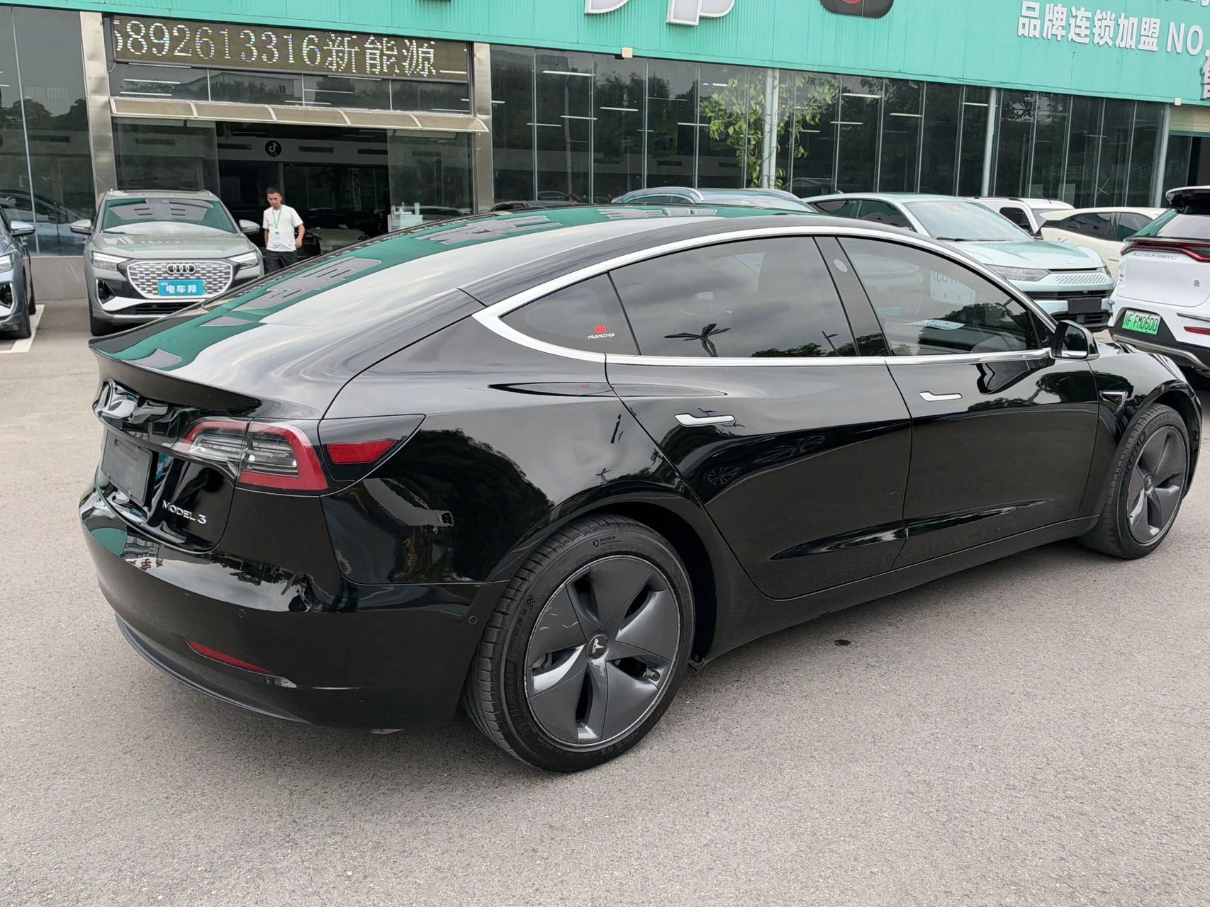 Tesla Model 3 2020 صورة سيارة #6