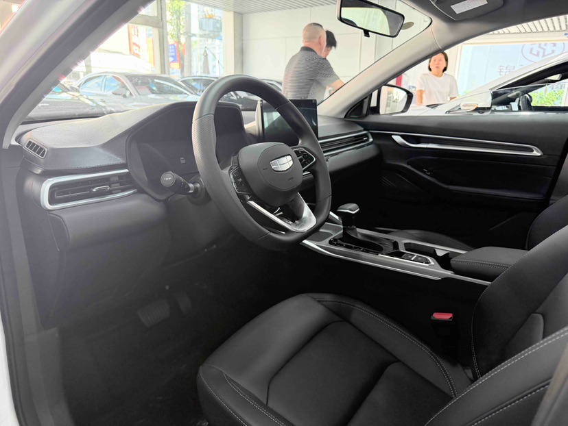 GEELY Emgrand 2025 #2 GEELY Emgrand 2025 car image #2