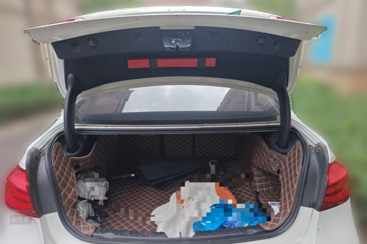 BMW 3 Series 2018 car image #21