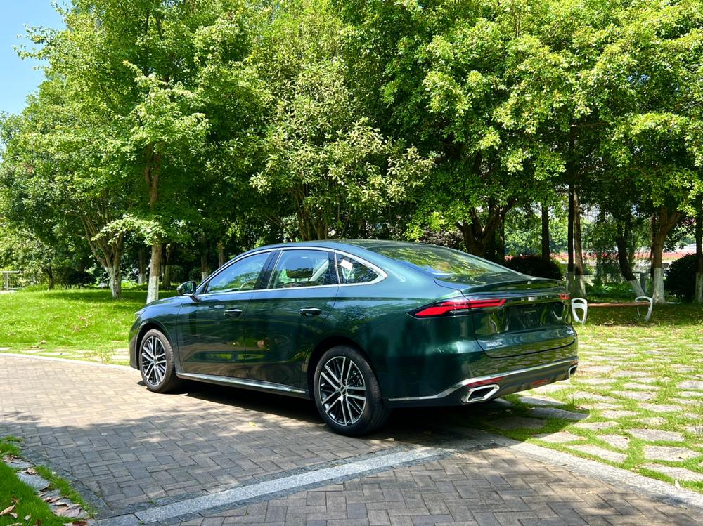 GEELY Emgrand 2025 #4 GEELY Emgrand 2025 car image #4