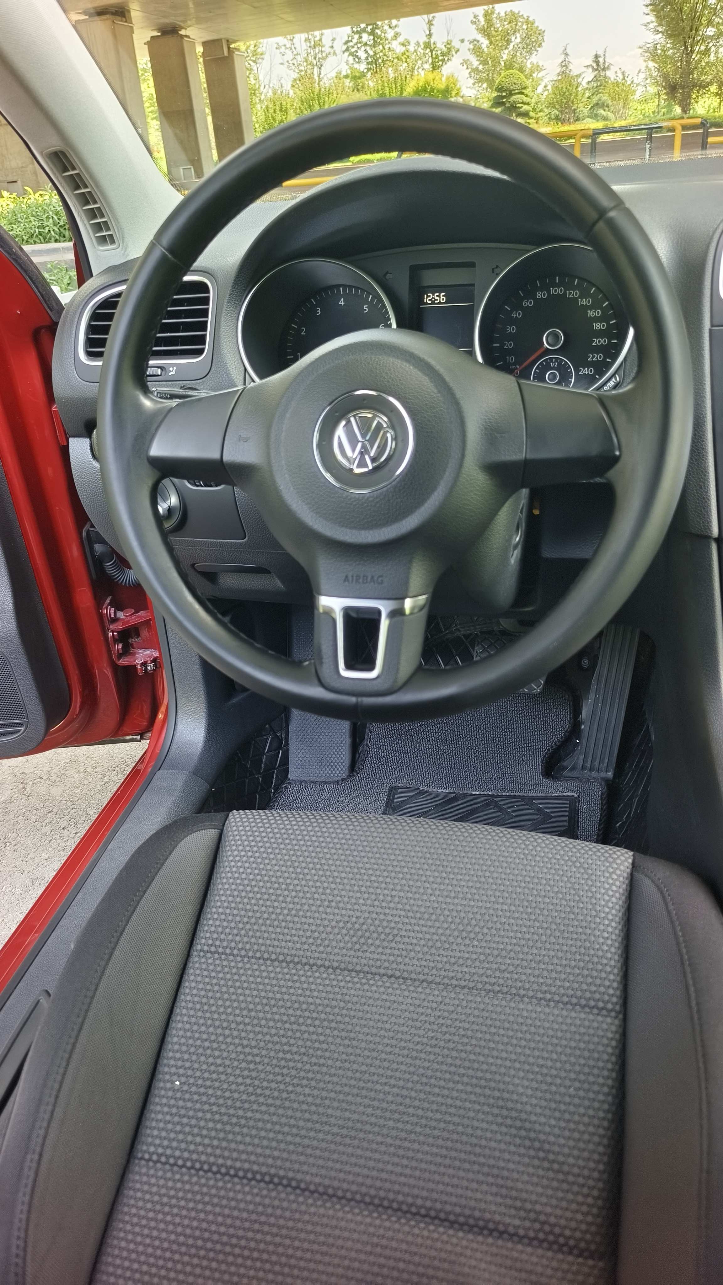 Volkswagen Golf 2013 car image #9