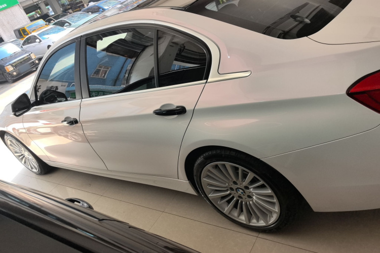 BMW 3 Series 2018 #8 BMW 3 Series 2018 car image #8