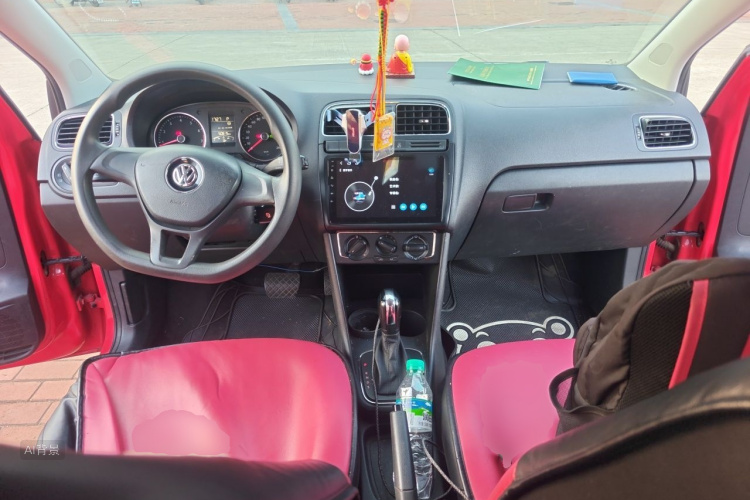 Volkswagen Polo 2015 car image #11