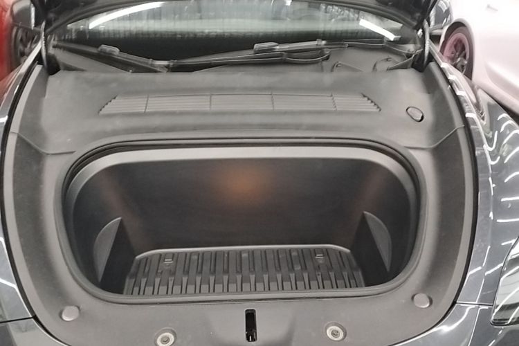 Tesla Model Y 2024 car image #22