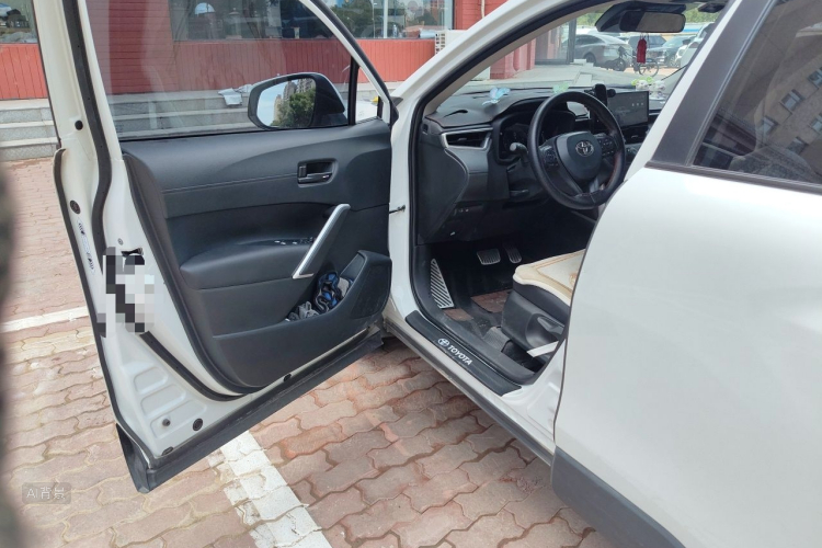 Toyota Corolla Cross 2023 immagine di auto #18