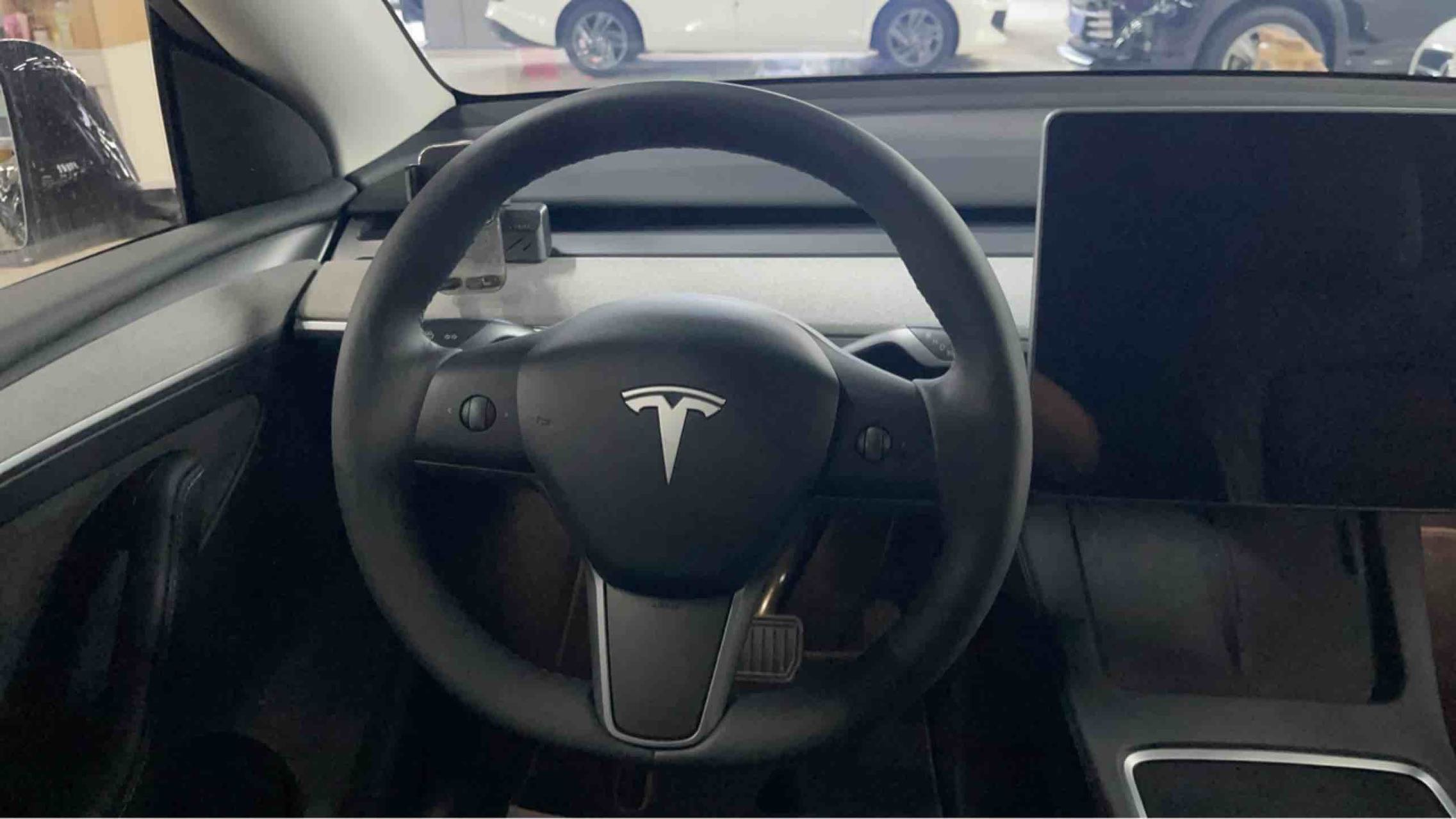 Tesla Model Y 2024 car image #5