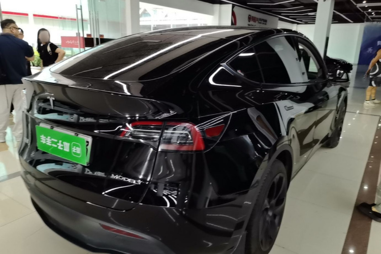 Tesla Model Y 2023 #7 Tesla Model Y 2023 car image #7