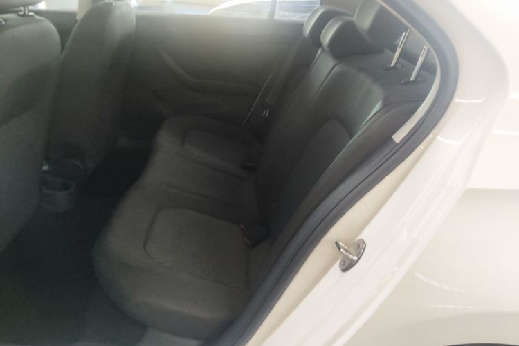 Volkswagen Santana 2023 صورة سيارة #13