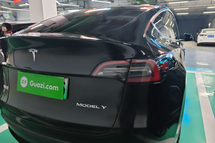 Tesla Model Y 2022 car image #8