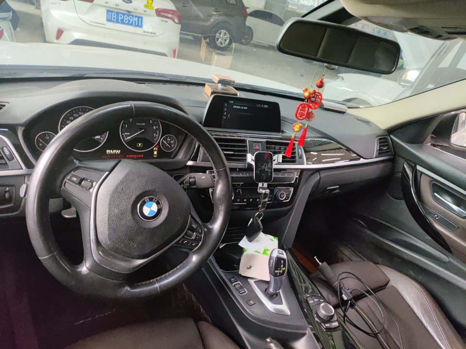 BMW 3 Series 2018 immagine di auto #3