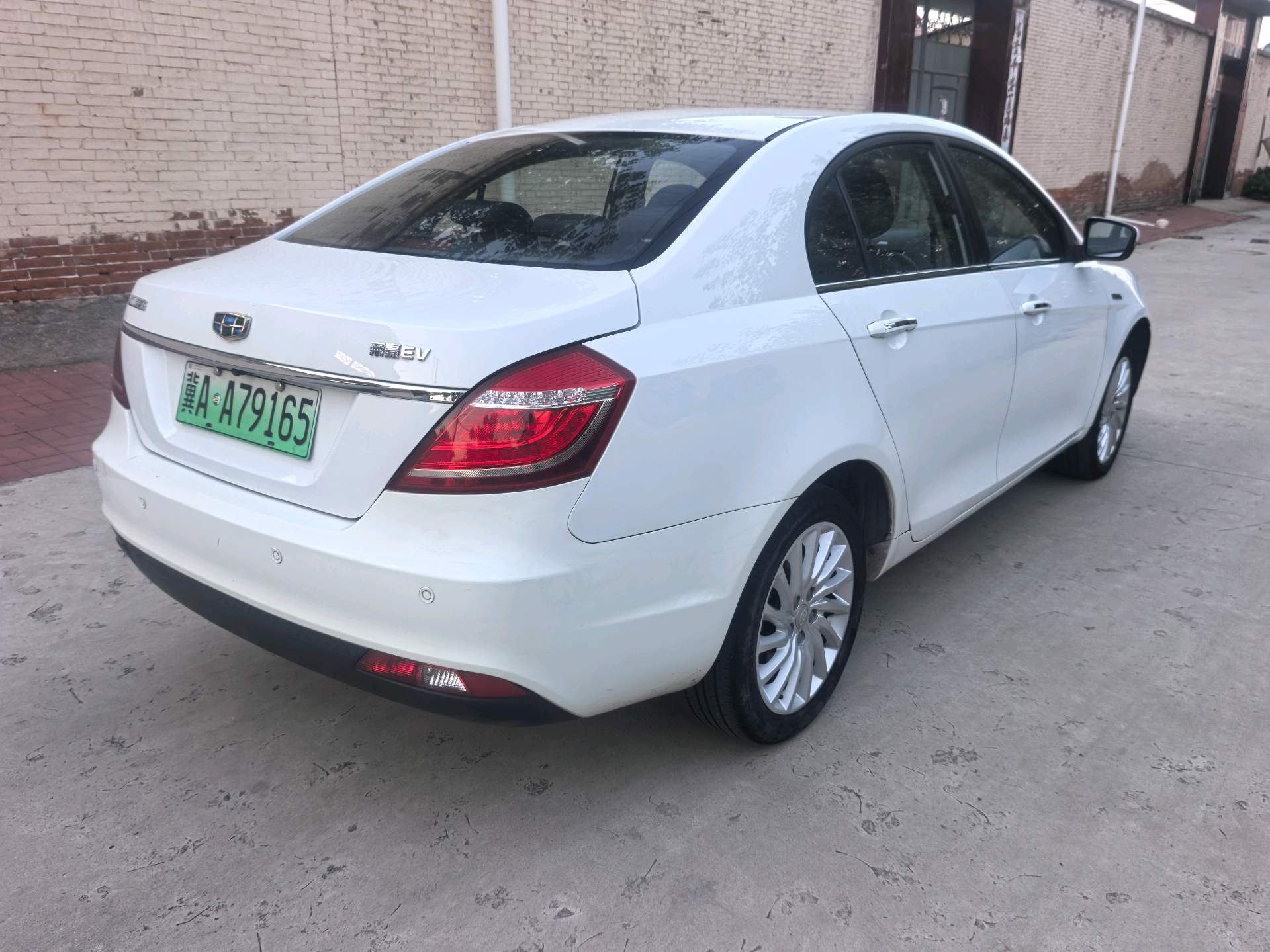GEELY Emgrand New Energy 2016 car image #9