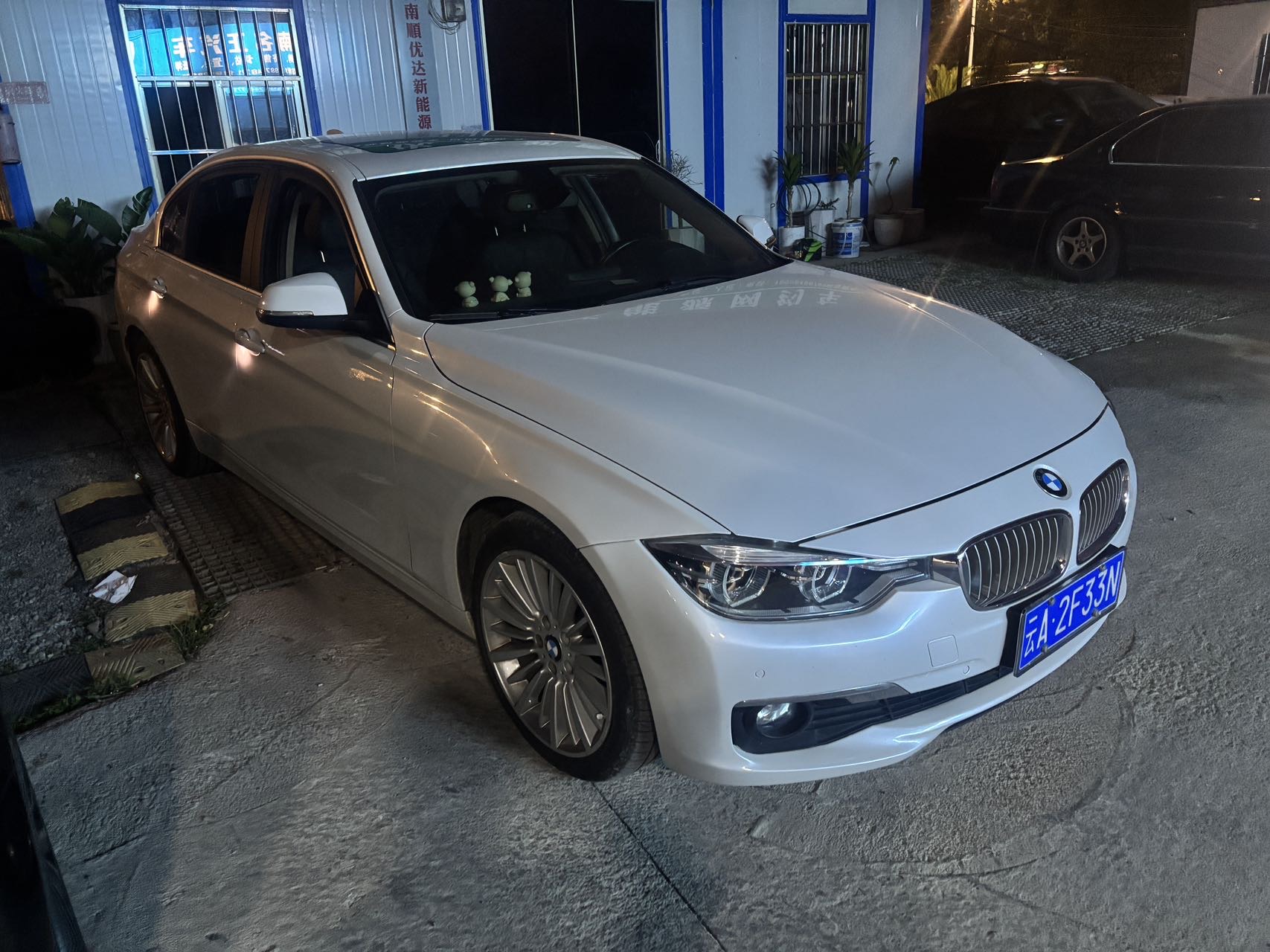 BMW 3 Series 2018 car image #2