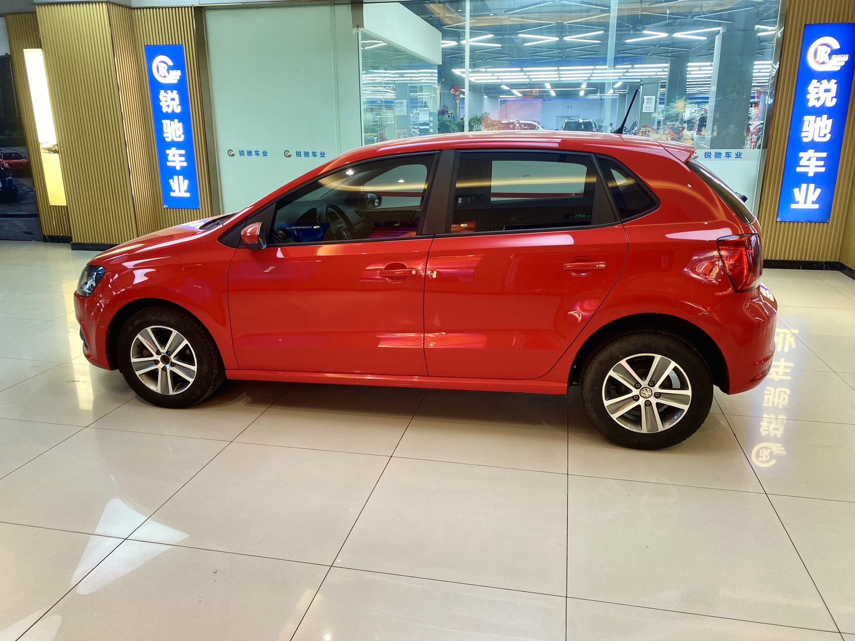 Volkswagen Polo 2017 car image #2