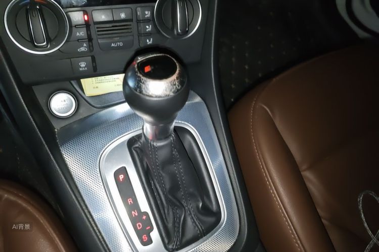 Audi Q3 2017 car image #16
