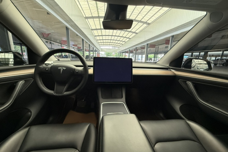 Tesla Model Y 2021 #11 Tesla Model Y 2021 car image #11