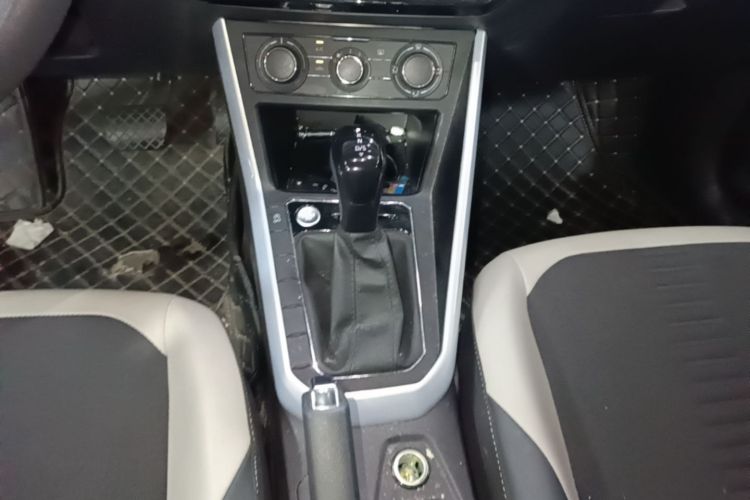 Volkswagen Polo 2022 car image #14