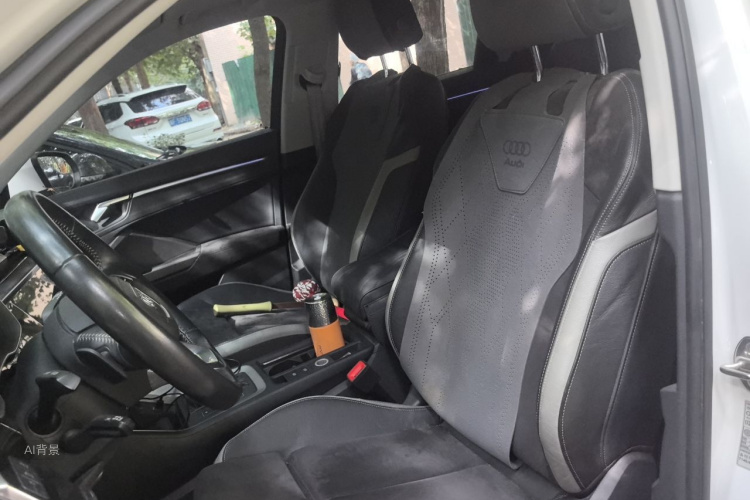 Audi Q3 2019 car image #17