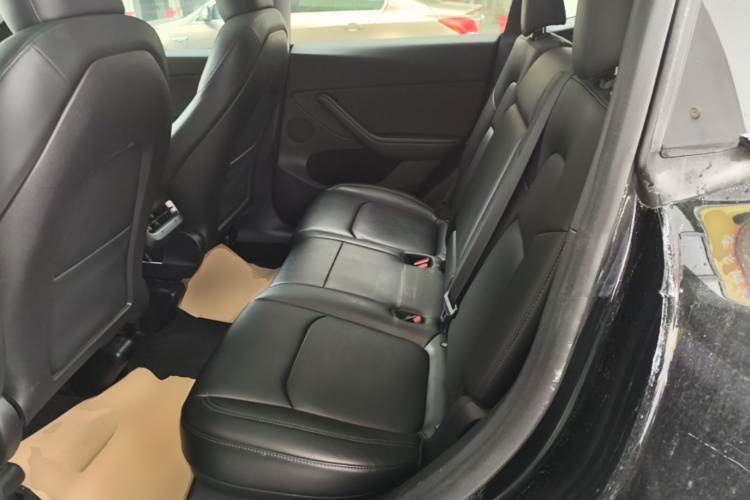 Tesla Model Y 2023 car image #17