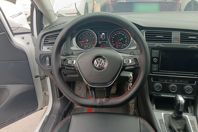 Volkswagen Golf 2019 #11 Volkswagen Golf 2019 car image #11