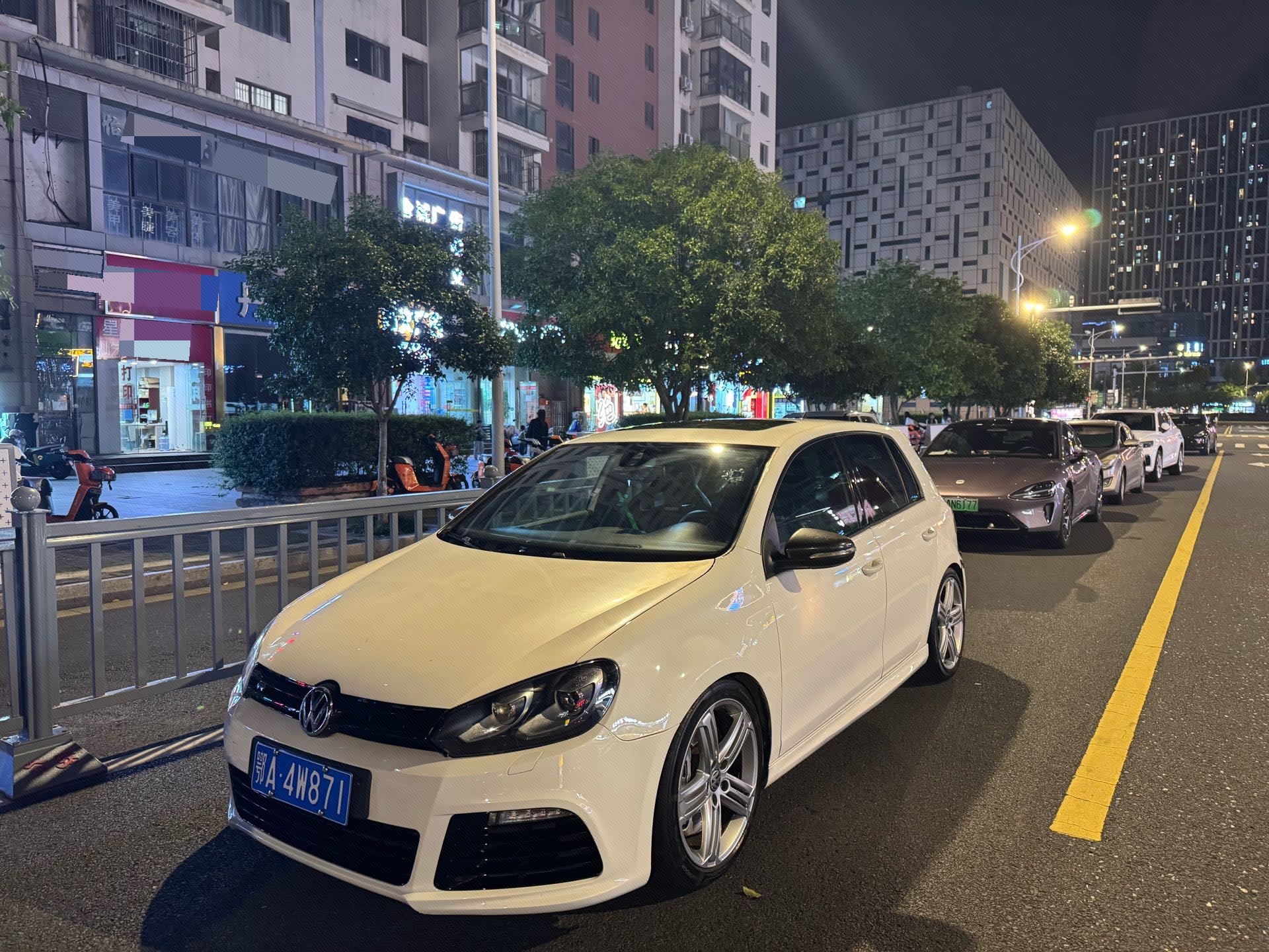 Volkswagen Golf (Imported) 2012 car image 