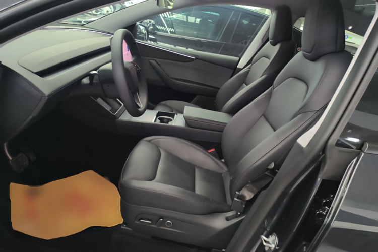 Tesla Model Y 2025 car image #19