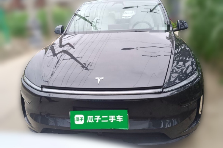 Tesla Model Y 2025 car image #3