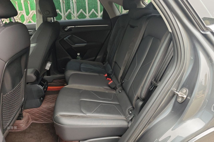 Audi Q3 2021 car image #19