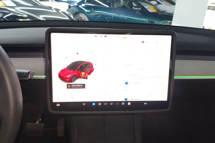 Tesla Model Y 2023 car image #13