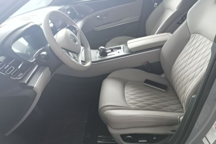 BYD Han 2025 car image #15